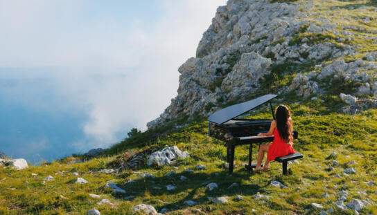 Svjetska zvijezda Lola Astanova snima spot na spektakularnom Skywalku i nastupa na završnici WTA Makarska Opena  