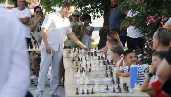 Makarska simultanka sa velemajstorom Ivanom Šarićem