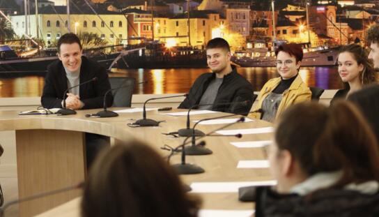 Makarski studenti potpisali ugovore: Povećane stipendije, najveća 500 eura