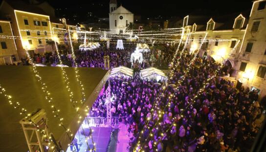 Blagdanski turistički bum u Makarskoj
