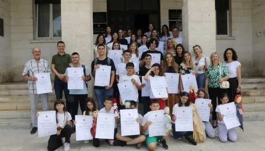 Uvedene novčane nagrade odlikašima i učenicima koji postižu iznimne uspjehe na natjecanjima