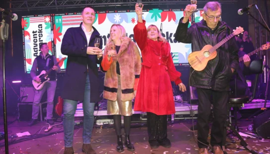 Nakon cjelodnevne fešte, Makarska u novu 2025. ušla uz Nove fosile