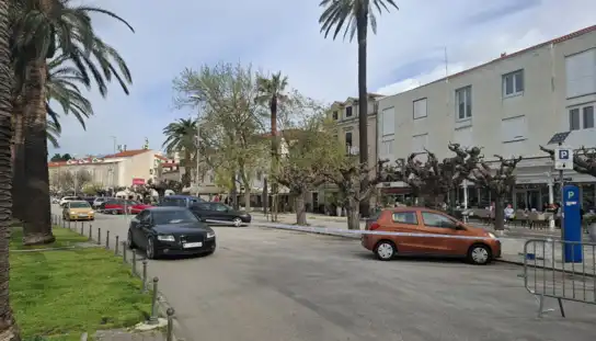 Zbog zatvaranja prometa na rivi besplatan parking na drugim gradskim parkiralištima