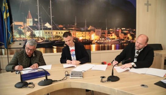 Potpisani ugovori: Kreću radovi na energetskoj obnovi Osnovne škole Stjepana Ivičevića