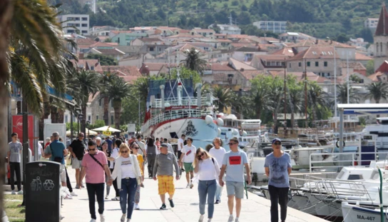 Makarska pokreće promjene: Ministar dobio konkretne prijedloge za uređeniji turizam i bolju kvalitetu života