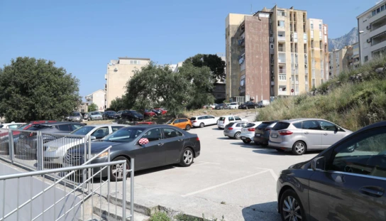 Grad osigurava dodatna parkirališna mjesta u sezoni