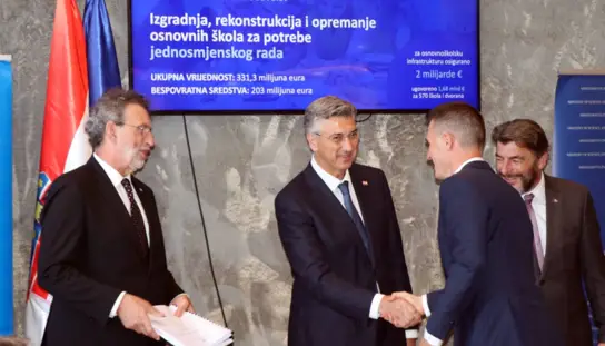 Makarska dobila 12,6 milijuna eura za dogradnju osnovnih škola i jednosmjensku nastavu