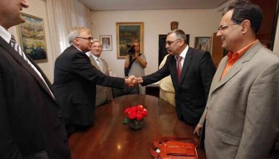 PRIMOPREDAJA VLASTI