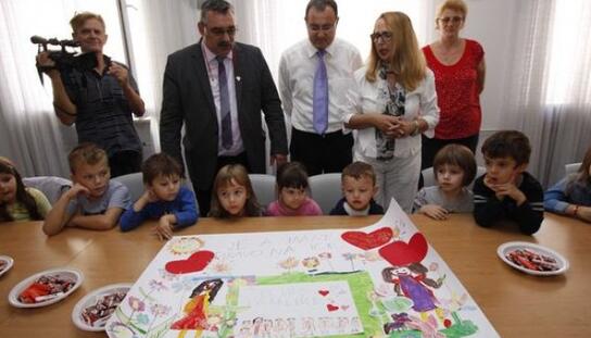 Mališani iz Dječjeg vrtića Vrapčić s gradonačelnikom Bilićem: Krenula akcija za uređenje dječjeg igrališta na Dugišu