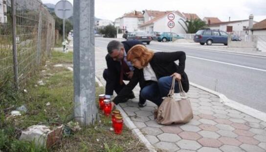 Paljenjem svijeća u Vukovarskoj ulici Makarani odali počast žrtvama Grada Heroja