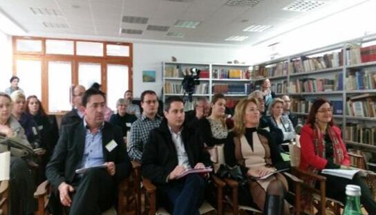 Odgovornost za otpad je i moja: U Kninu predstavljena edukativna akcija o razdvajanju otpada Grada Makarske i Makarskog komunalca 'Skupi, složi, savjesno odloži'
