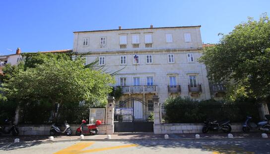 Gradska knjižnica Makarska