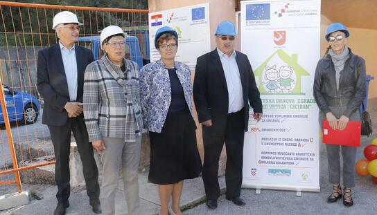 Gradonačelnik Bilić označio službeni početak radova na projektu ‘Energetska obnova Dječjeg vrtića ‘Ciciban’: Investicijom od 2,5 milijuna kuna do ožujka 2017. će se smanjiti potrošnja energije te poboljšati uvjeti i sigurnost boravka djece u centralnoj zg