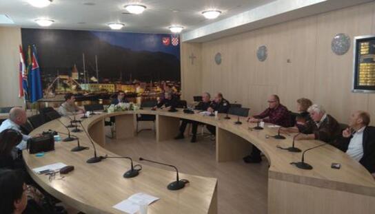 Vijeće za prevenciju: Komunalni redari i Policija češće će obilaziti lokacije na kojima se okuplja mladež