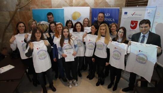 S osmijehom u školu: Uručene diplome pomoćnicima u nastavi makarskih školaraca