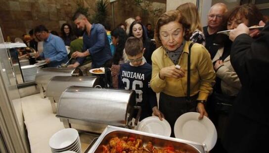 Prezentacija indijske kuhinje: Makarani pohrlili probati piletinu s curryjem i druge specijalitete