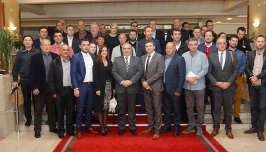 Župan Blaženko Boban s gradonačelnicima i načelnicima u Makarskoj: Splitsko-dalmatinskoj županiji cilj je stotinu liječničkih stipendija u što kraćem roku