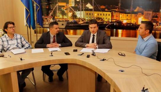 Konferencija za novinare Grada Makarske: Udruga Mike mogla je i ove godine dobiti kućicu u Božićnom gradu da je ispunila svoje zakonske obveze