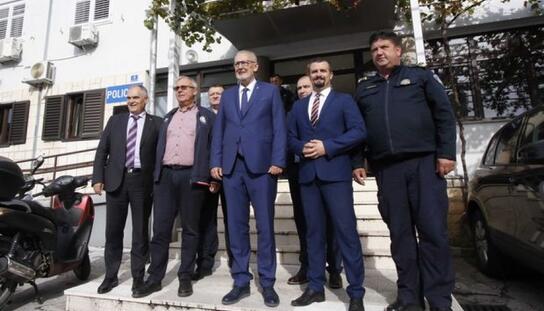 Minsitar Božinović u posjetu Policijskoj postaji Makarska