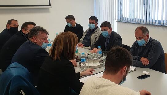 Izaslanstvo Splitsko-dalmatinske županije u Petrinji: Županija će obnavljati osnovnu školu, a Makarska, Split, Solin, Kaštela, Imotski i Podstrana po jednu obiteljsku kuću