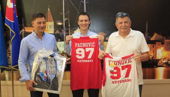 Povijesni uspjeh košarkaša: Gradonačelnik Paunović primio izaslanstvo zlatne Amfore