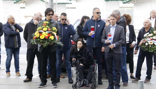 Dan sjećanja na žrtve Domovinskog rata i Dan sjećanja na žrtvu Vukovara i Škrabrnje: Položeni vijenci na Spomeniku hrvatskom branitelju i dr. Franji Tuđmanu